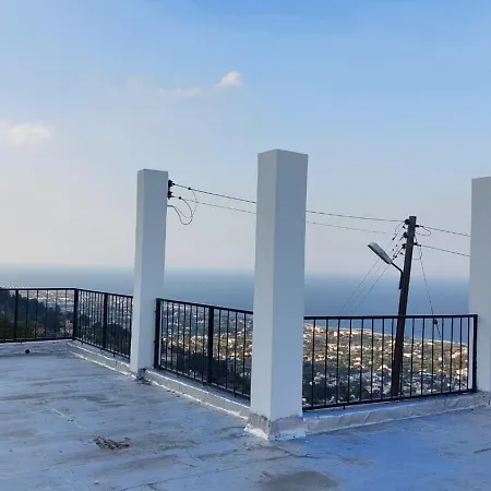 Girne, Lapta'da Deniz Ve Dag Manzarali Villa