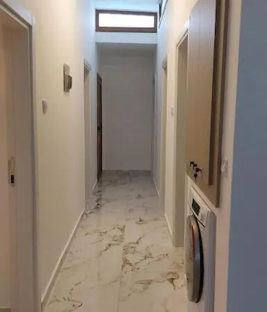 Girne, Lapta'da Deniz Ve Dag Manzarali Villa *