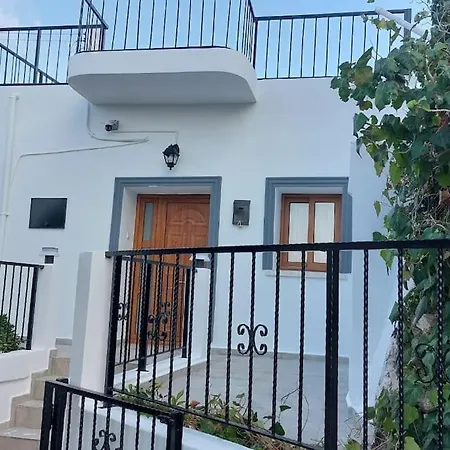 Villa Girne, Lapta'da Deniz Ve Dag Manzarali *