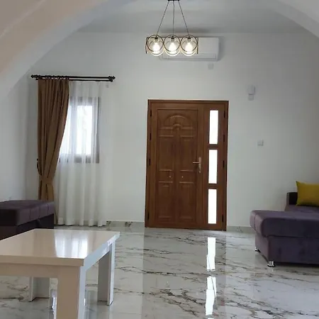 Girne, Lapta'da Deniz Ve Dag Manzarali Villa Kyrenia (Northern Cyprus)