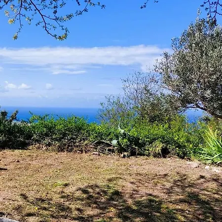 Girne, Lapta'da Deniz Ve Dag Manzarali *