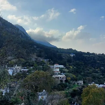 Girne, Lapta'da Deniz Ve Dag Manzarali Villa *