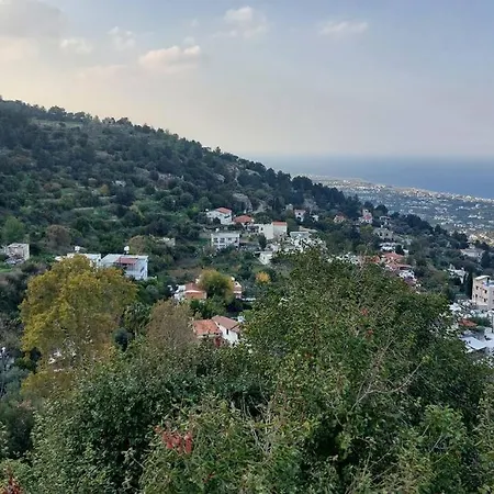 Girne, Lapta'da Deniz Ve Dag Manzarali Villa