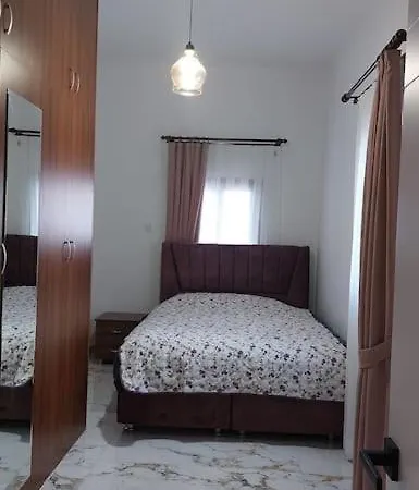Girne, Lapta'da Deniz Ve Dag Manzarali Villa *
